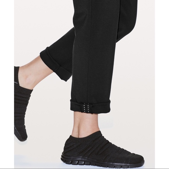 Lululemon On The Move Pant in Black - Picture 5 of 8